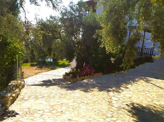 Leonidas Greecefiloxenia 4*